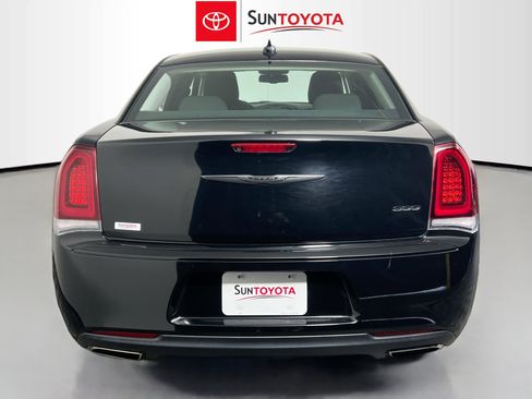 Used 2021 Chrysler 300 Touring w/ Sport Appearance Package image 5