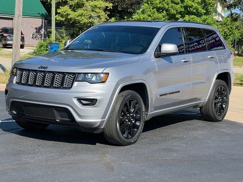 Used 2021 Jeep Grand Cherokee Laredo X AWD/4WD image 43