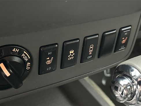 Used 2014 Nissan Frontier SV w/ SV Value Truck Package image 19