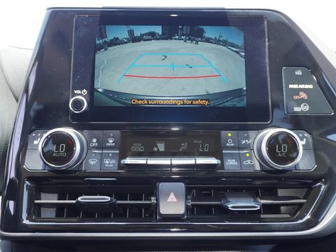 Used 2023 Toyota Highlander XLE FWD image 20