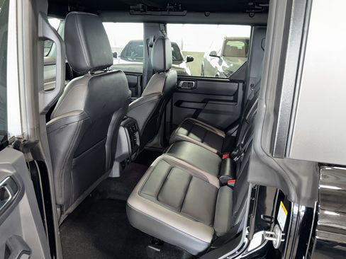 Used 2025 Ford Bronco Outer Banks AWD/4WD image 15
