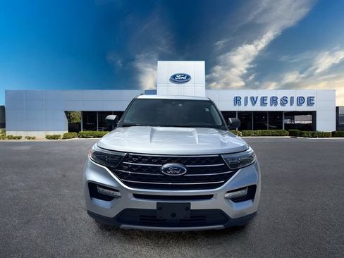 Used 2023 Ford Explorer XLT w/ Equipment Group 202A RWD image 9