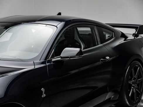 Used 2021 Ford Mustang Shelby GT500 w/ Carbon Fiber Track Pack image 27