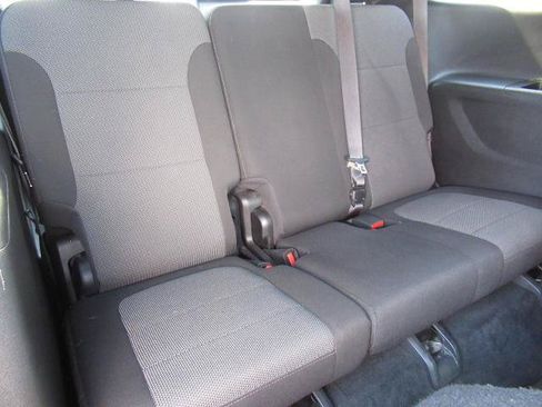Used 2022 Chevrolet Traverse LT FWD image 36