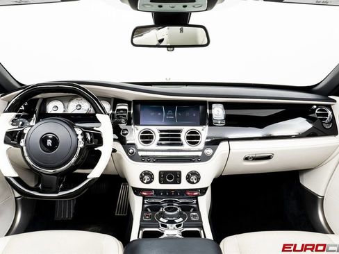 Used 2018 Rolls-Royce Dawn image 24