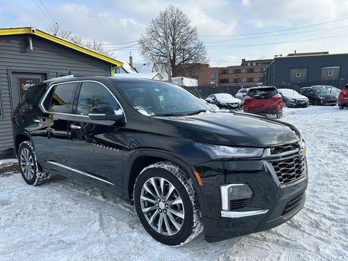 Used 2023 Chevrolet Traverse Premier image 2