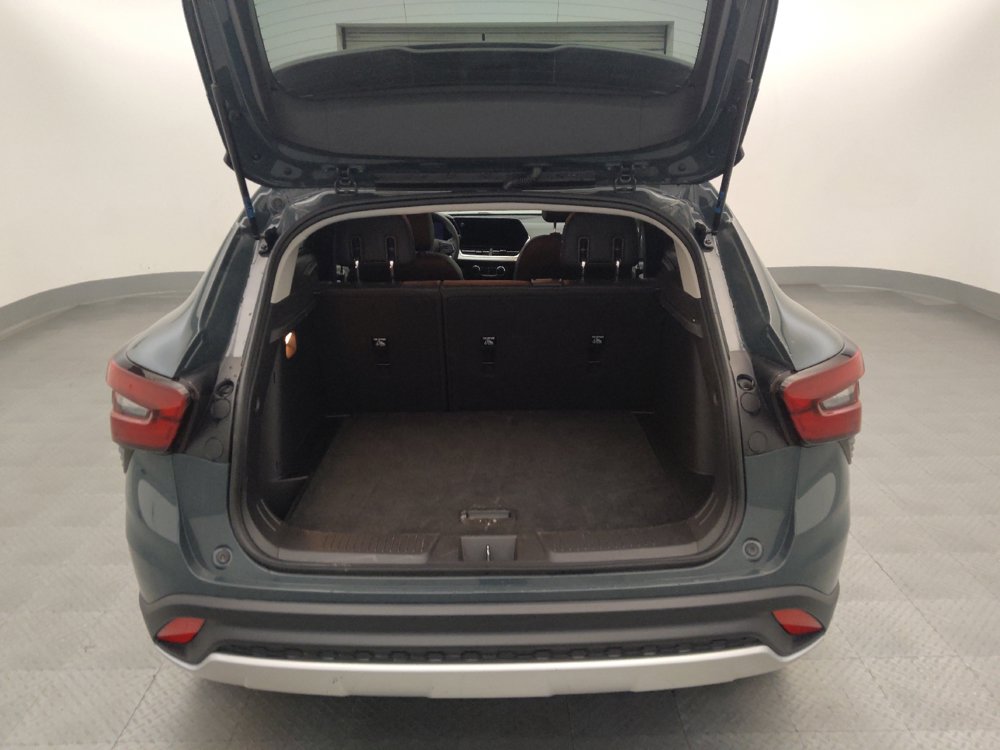 Used 2025 Chevrolet Trax LT FWD image 29