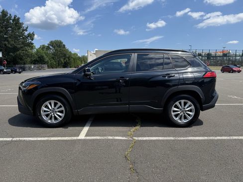 Used 2023 Toyota Corolla Cross LE w/ Moonroof Package AWD/4WD image 4