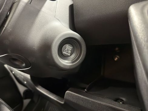 Used 2025 RAM ProMaster 2500 w/ Convenience Group image 23