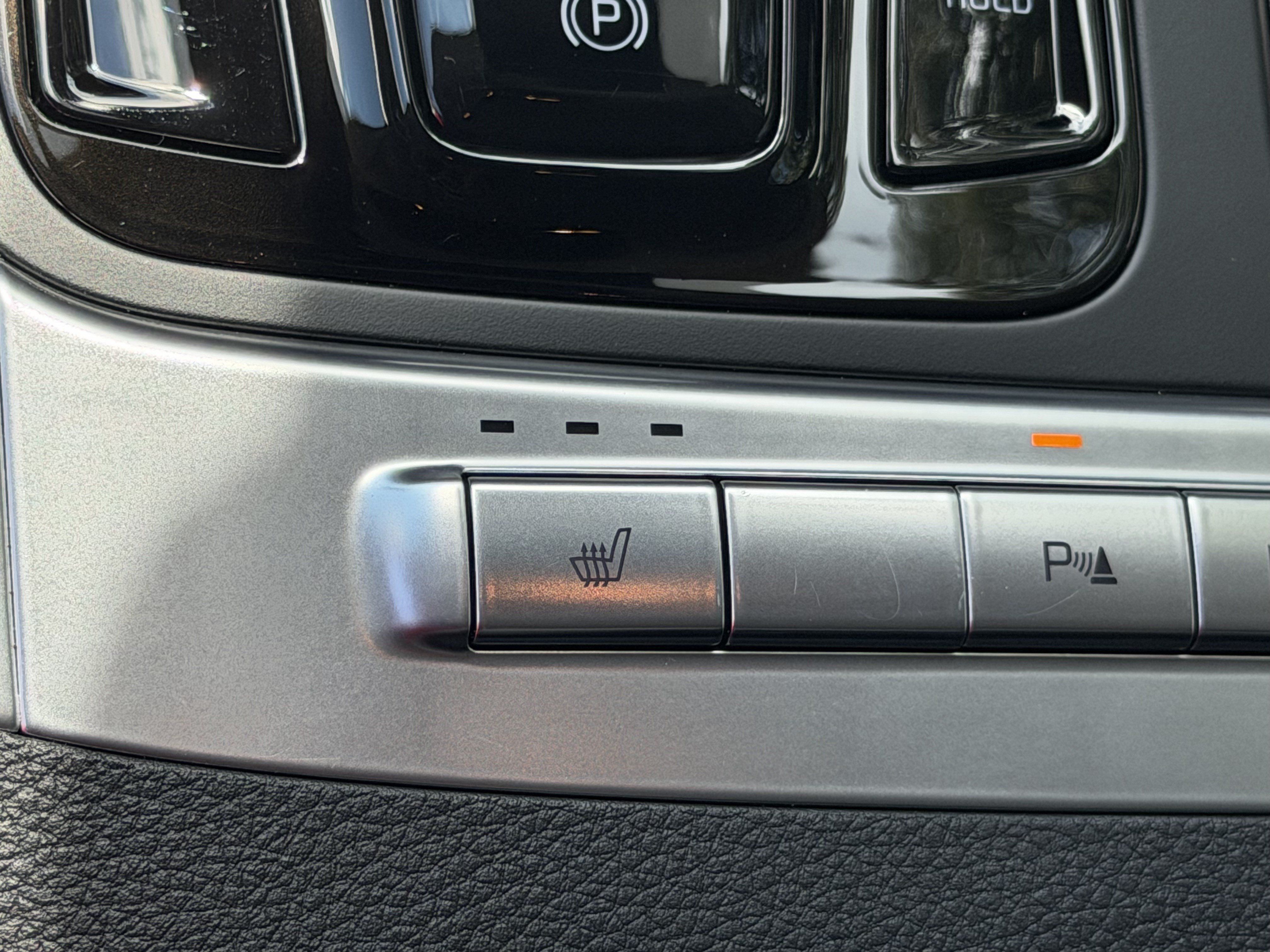 Certified 2026 Kia Carnival EX FWD image 32