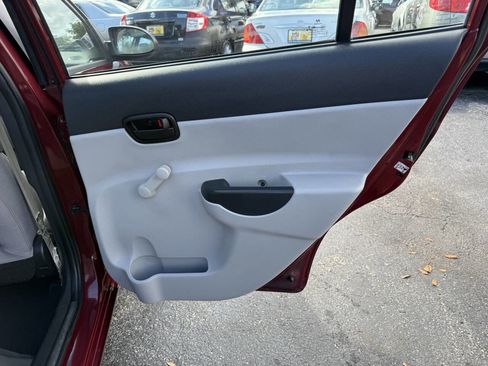 Used 2009 Hyundai Accent GLS w/ Popular Equipment Pkg 5 image 17