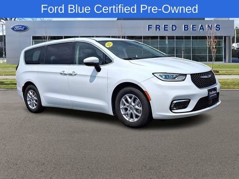 Used 2023 Chrysler Pacifica Touring-L FWD image 1