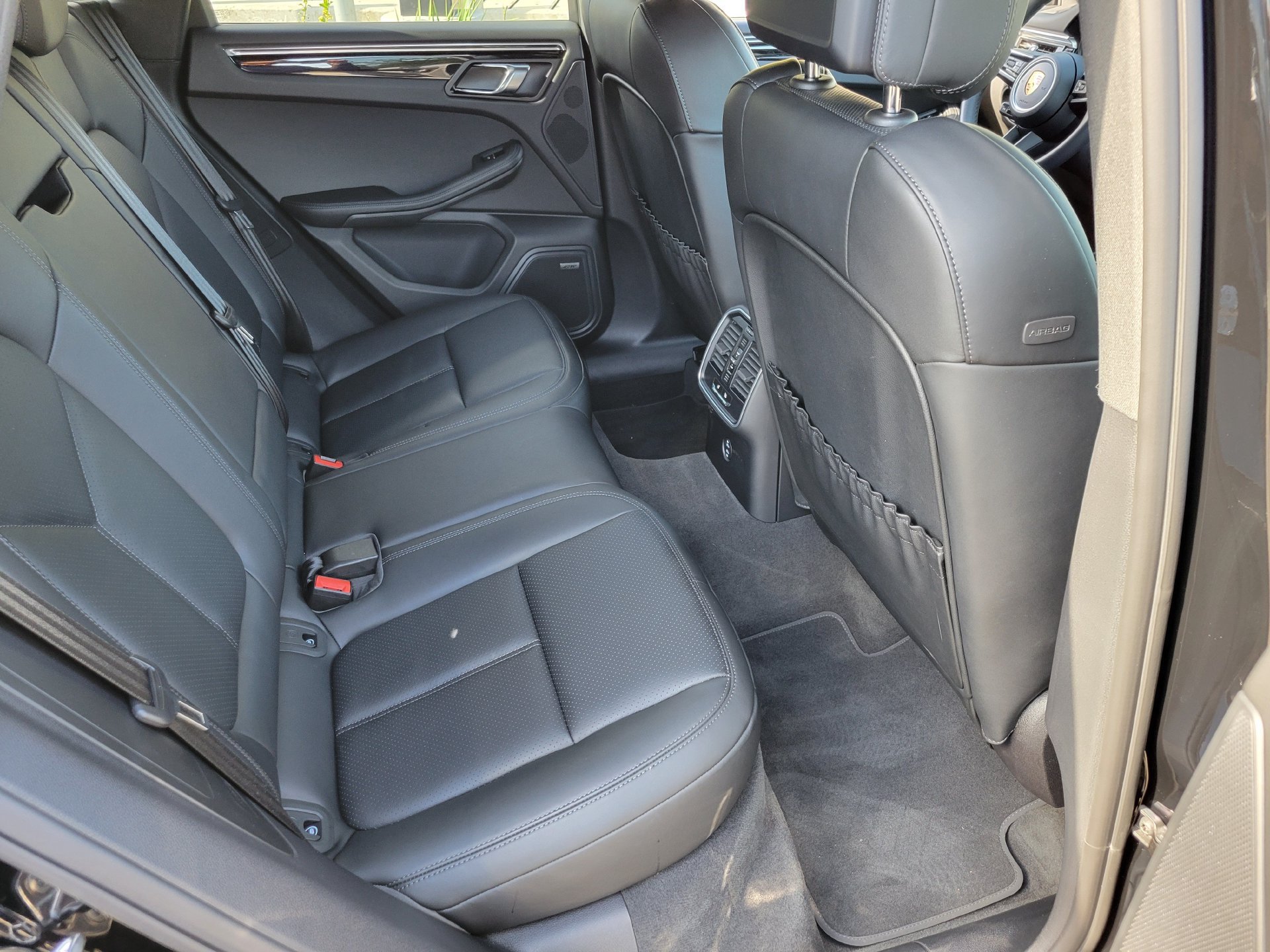 Used 2026 Porsche Macan AWD/4WD image 29