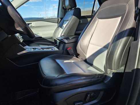 Used 2022 Ford Explorer XLT w/ Equipment Group 202A AWD/4WD image 15