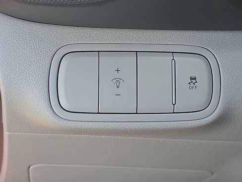 Used 2024 Hyundai Venue SEL image 31
