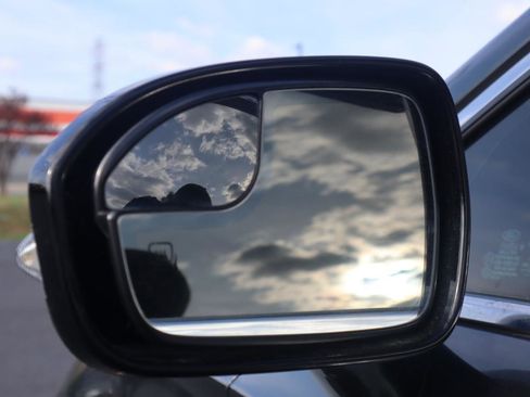 Used 2016 Ford Fusion SE w/ Equipment Group 202A image 23