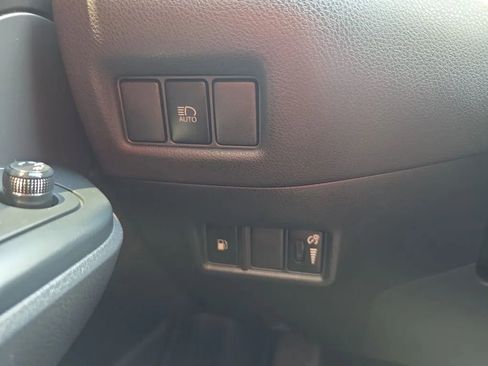 Used 2018 Toyota C-HR XLE FWD image 24