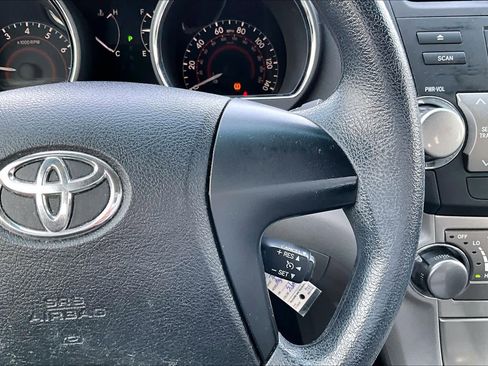 Used 2012 Toyota Highlander SE w/ Tow Pkg image 24