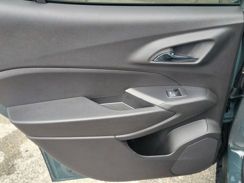 Used 2025 Chevrolet Trax LS image 10