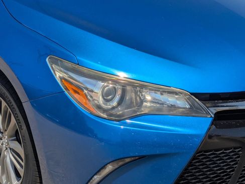 Used 2017 Toyota Camry SE w/ Moonroof Package FWD image 10