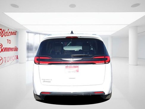 Used 2024 Chrysler Pacifica Touring-L FWD image 6