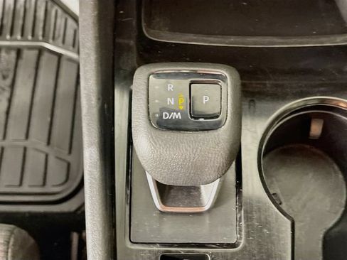 Used 2021 Nissan Rogue S FWD image 17