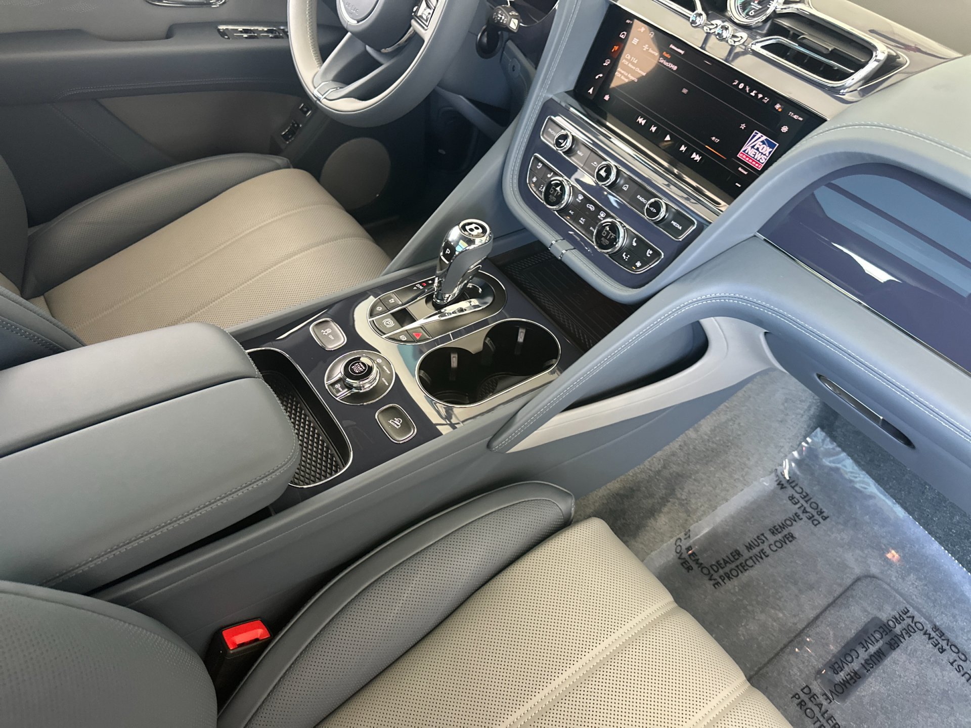 Used 2026 Bentley Bentayga Extended Wheelbase AWD/4WD image 2