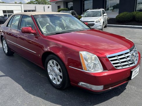 Used 2008 Cadillac DTS FWD image 3