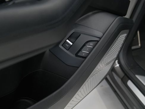 Used 2022 Lamborghini Urus AWD/4WD image 46