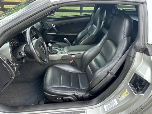 Used 2007 Chevrolet Corvette Coupe w/ Preferred Equipment Group RWD image 9