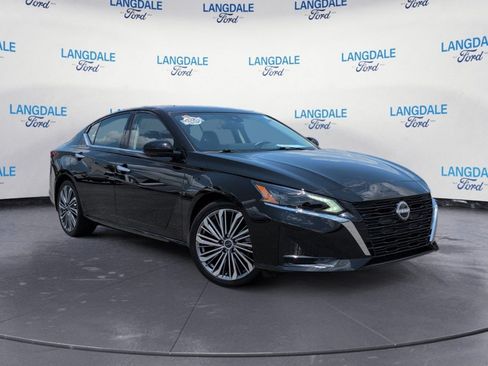 Used 2025 Nissan Altima 2.5 SL FWD image 2