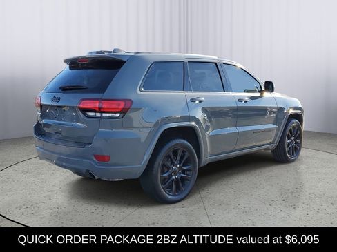 Used 2020 Jeep Grand Cherokee Altitude image 3