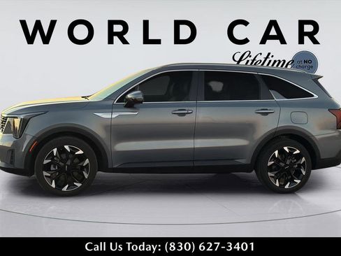 Used 2024 Kia Sorento EX w/ Panoramic Sunroof Package image 8