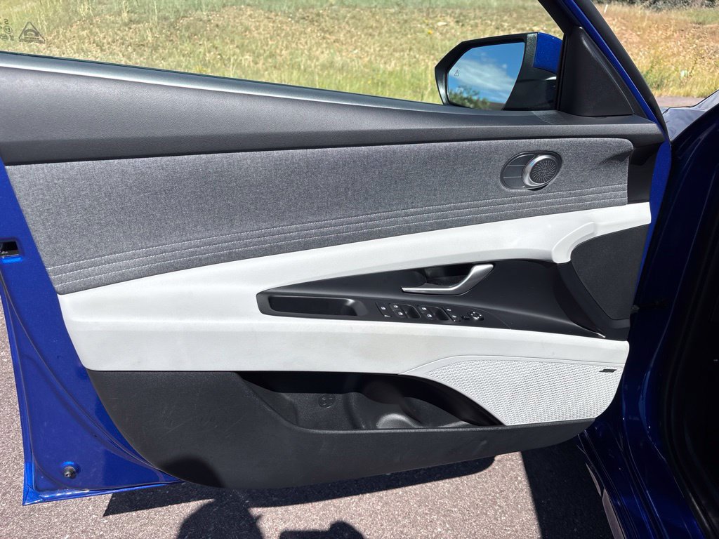 Certified 2025 Hyundai Elantra Limited FWD image 10
