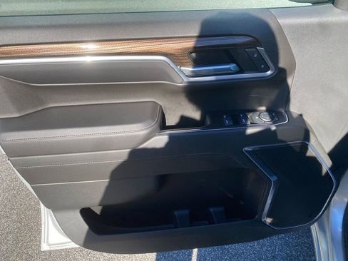 Used 2022 Chevrolet Silverado 1500 LT image 11