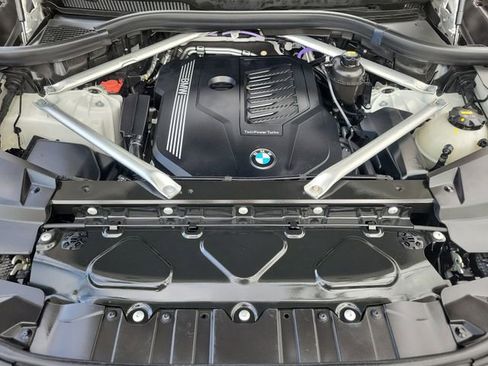 Used 2022 BMW X5 xDrive40i w/ Premium Package AWD/4WD image 35