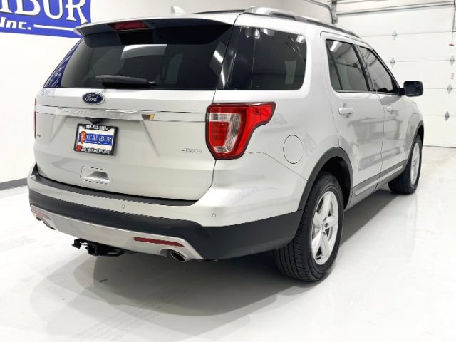 Used 2017 Ford Explorer XLT w/ Equipment Group 201A AWD/4WD image 6