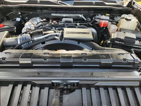 Used 2025 Chevrolet Silverado 2500 ZR2 w/ Technology Package AWD/4WD image 31