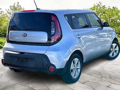 Used 2016 Kia Soul FWD image 2