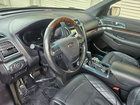 Used 2016 Ford Explorer Platinum image 18