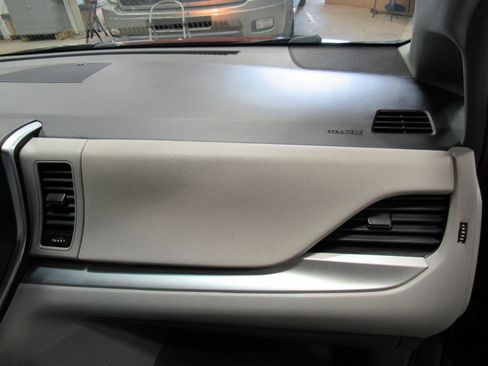 Used 2016 Toyota Sienna LE image 33