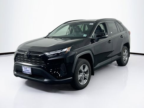 Used 2024 Toyota RAV4 XLE w/ Convenience Package image 1