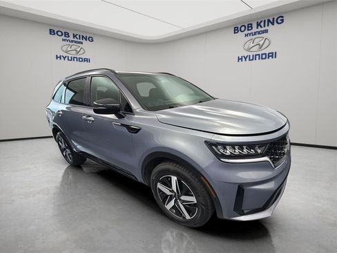 Used 2023 Kia Sorento S w/ Panoramic Sunroof Package FWD image 7