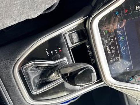 Used 2024 Subaru Outback Premium image 21