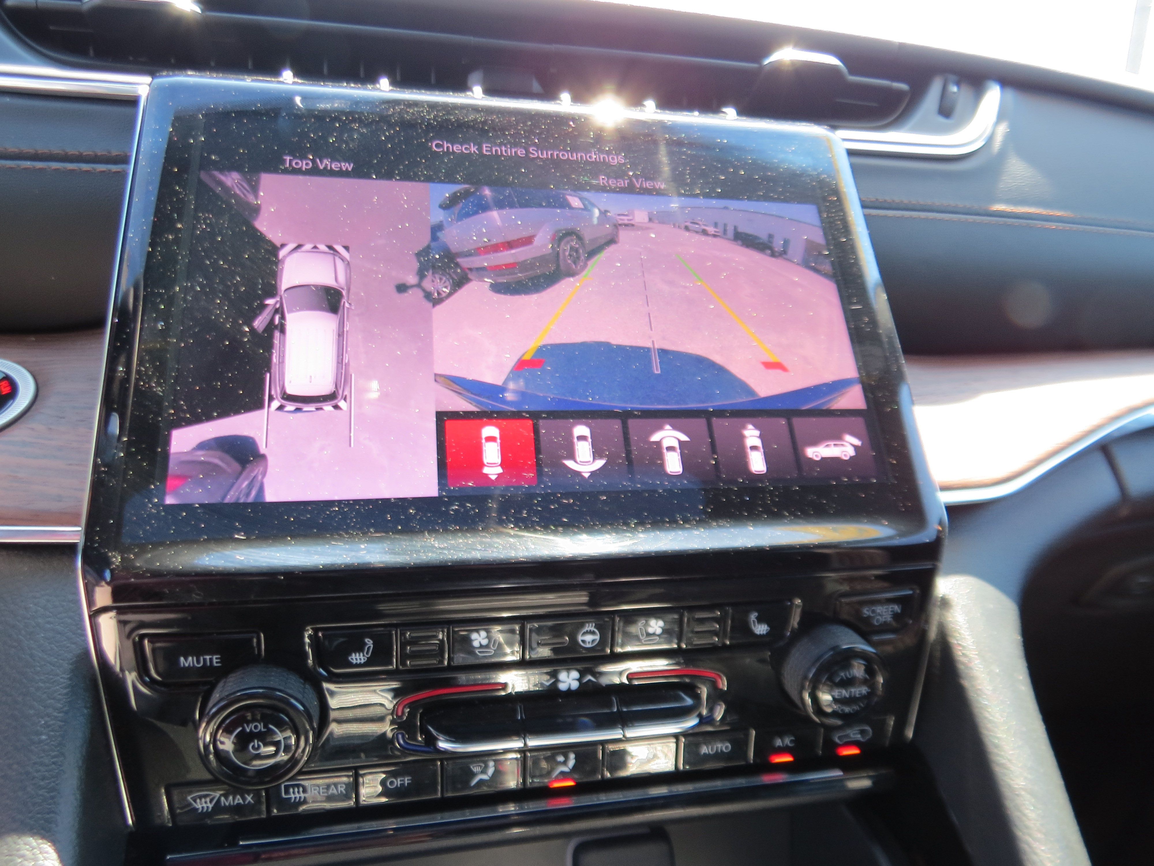 Used 2025 Jeep Grand Cherokee Summit AWD/4WD image 25