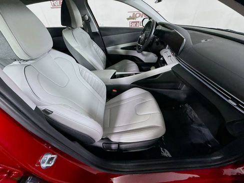Used 2025 Hyundai Elantra Limited FWD image 28