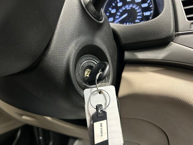 Used 2017 Hyundai Elantra SE FWD image 25