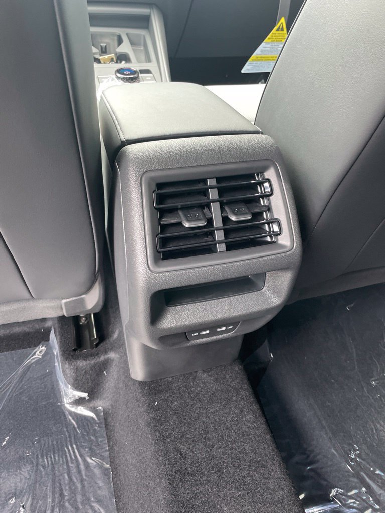 New 2026 Volkswagen Tiguan SE R-Line AWD/4WD image 17