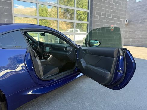 Used 2023 Toyota GR86 w/ ALL Weather Mat Package (TMS) RWD image 32