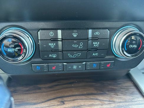 Used 2019 Ford F150 Lariat w/ Equipment Group 502A Luxury AWD/4WD image 12